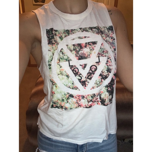 Forever 21 Tops - Forever 21 Lost Floral Design Cut Off Tank Shirt